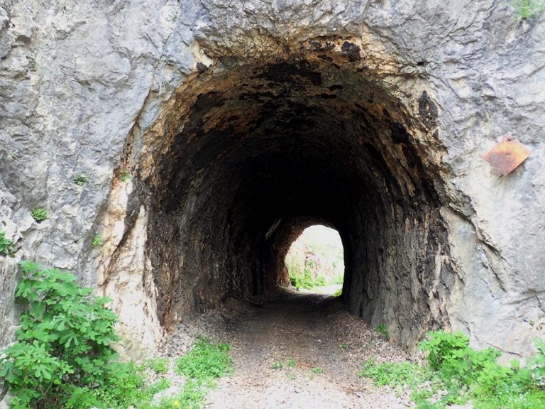 Čiro route, 11 rocky tunnels