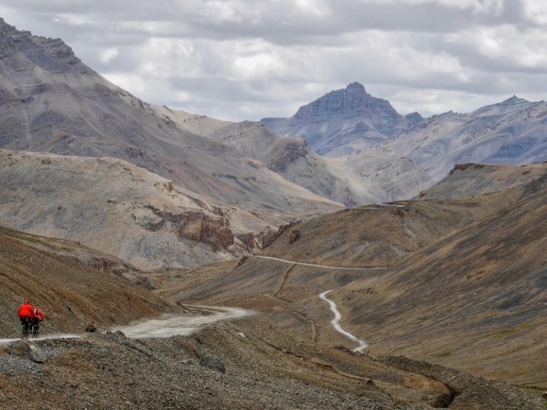 Tricky part of Highway between Lachalung La (5 080 M) and Nake La (4 980 m).