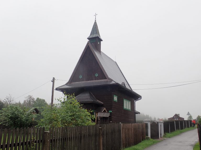 Víska jménem Hrčava s dreveným kostolíkom, najvýchodnejšie osídlenie v Česku.