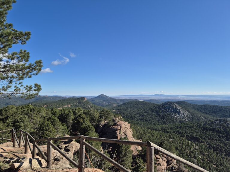 Peña de la Cruz - pôsobivý výhľad na celú Sierra de Albarracín.